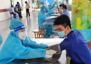 Doanh nghiệp khẩn trương đăng ký tiêm vaccine cho người lao động