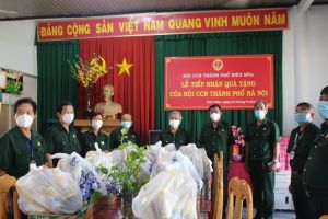 Cựu chiến binh xung kích tham gia giúp dân phòng, chống dịch Covid-19