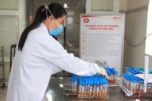 Phân bổ thẻ bảo hiểm an toàn cho cán bộ y tế tuyến đầu chống dịch