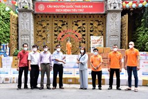Các tôn giáo tích cực ủng hộ, đóng góp nhiều trang thiết bị, vật dụng y tế