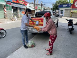 Lặng trao gửi trao yêu thương