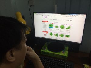 Khó kiểm soát hàng hóa bán qua mạng xã hội