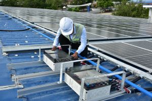 ​Bỏ giá FIT đối với điện mặt trời áp mái