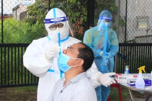 Tình nguyện viên “chia lửa” với Đồng Nai