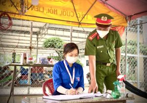 Phấn đấu để được đứng vào hàng ngũ Đảng