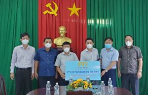 Hội doanh nhân trẻ trao tặng H.Vĩnh Cửu 50 tấn gạo