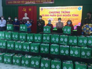 Quân khu 7 tặng 500 phần quà hộ trợ người dân khó khăn H.Trảng Bom