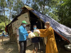 Công nhân lao động nỗ lực vượt qua khó khăn dịch bệnh