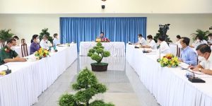 Nới lỏng từng bước nhưng phải thận trọng