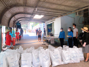 Công đoàn tiếp nhận các nguồn lực hỗ trợ công nhân lao động khó khăn do dịch bệnh