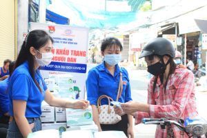 Cùng thanh niên công nhân vượt khó trong đại dịch