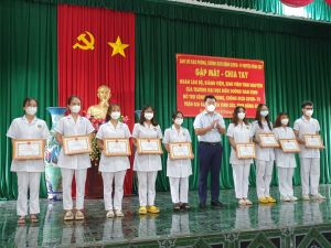 Chia tay đoàn tình nguyện viên Trường Đại học Điều dưỡng Nam Định