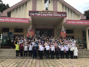 Tình nguyện viên Công giáo ra quân đợt 5 tham gia tuyến đầu chống dịch