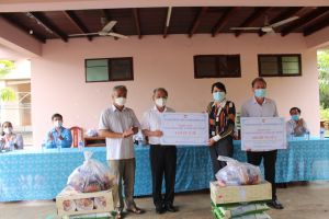 Chủ tịch MTTQ Việt Nam tỉnh trao tặng 150 phần quà cho đồng bào dân tộc tại H.Cẩm Mỹ