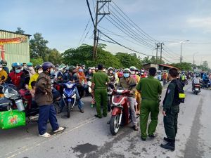 Để “giữ chân” người lao động