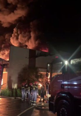 Cháy lớn tại kho hàng của Công ty CP Đồng Tiến