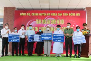 Bí thư Tỉnh ủy tặng quà an sinh cho các nơi khó khăn ở H.Long Thành