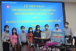 Thành lập chi bộ cơ sở và trao tặng kinh phí, thiết bị hỗ trợ học tập cho học sinh