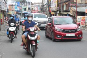 Đường sá đông đúc phương tiện lưu thông sau khi Đồng Nai nới lỏng giãn cách