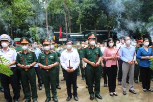 Tri ân, khen thưởng các đơn vị quân đội đến hỗ trợ chống dịch Covid-19