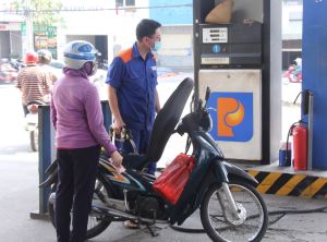 Giá xăng dầu tiếp tục tăng cao