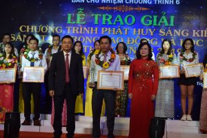 Thầy giáo làm website chia sẻ học liệu với đồng nghiệp