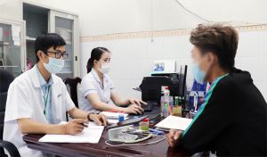 Người nhiễm HIV/AIDS cần thận trọng trong phòng, chống Covid-19