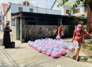 Hỗ trợ hơn 15 tỷ đồng cho người dân khó khăn