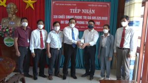 Tập đoàn Phong Thái tặng trên 1.156 thiết bị học trực tuyến cho học sinh nghèo