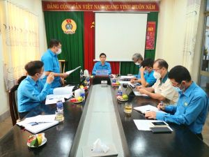 Đẩy mạnh tuyên truyền phòng dịch cao hơn trong công nhân