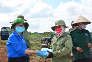 Tuổi trẻ Đồng Nai giúp dân trong đại dịch