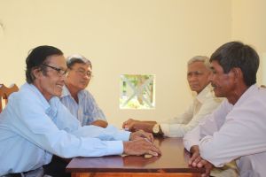 Vợ chồng ngang quyền nhau trong quyết định tài sản chung