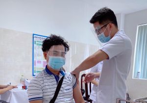 Dừng ngay buổi tiêm chủng nếu người đi tiêm thuộc diện nghi ngờ hoặc tiếp xúc gần với ca bệnh Covid-19