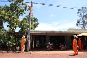 Đóng điện công trình lưới điện quốc gia phục vụ gần 700 hộ dân