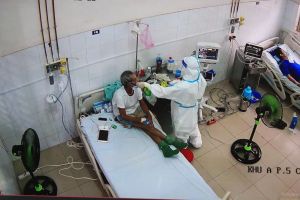 Các y, bác sĩ cần được nghỉ ngơi sau nhiều tháng “chiến đấu” liên tục với Covid-19