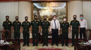 Phó Chủ tịch UBND tỉnh Võ Tấn Đức làm việc với Tư lệnh Binh chủng Tăng thiết giáp