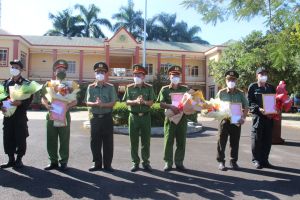 Khen thưởng đột xuất cho lực lượng công an bắt đối tượng cướp có súng