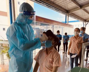 Thường xuyên kiểm tra, nhắc nhở người lao động thực hiện nghiêm phòng chống dịch Covid-19