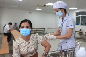 Khẩn trương phủ 100% mũi 2 vaccine phòng Covid-19