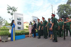 Khai mạc 150 hình ảnh Triển lãm Huyền thoại đường Hồ Chí Minh trên biển