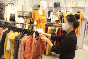 Thời trang Việt chuẩn bị cho dịp khuyến mãi cuối năm