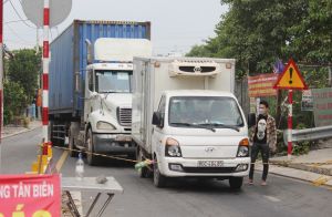 Vận tải hàng hóa gặp khó với giá xăng dầu