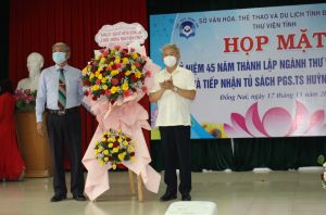 Thư viện tỉnh tiếp nhận Tủ sách Huỳnh Văn Tới