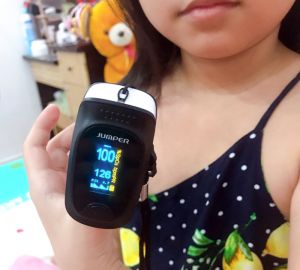 2 túi thuốc điều trị cho trẻ em mắc Covid-19