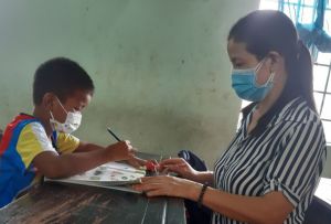 Cô giáo vùng xa “gieo chữ” mùa dịch