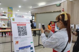 Tăng cường khai báo y tế bằng quét mã QR tại các cơ sở kinh doanh