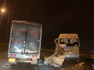 Tai nạn trên đường cao tốc, 5 người thương vong