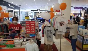 Đợt khuyến mãi lớn nhất năm kém sôi động vì dịch Covid-19