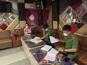 Nhiều quán karaoke vẫn lén lút hoạt động, bất chấp quy định