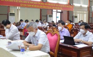 Đại biểu đóng góp nhiều ý kiến thảo luận ở cụm tổ trước kỳ họp HĐND tỉnh cuối năm